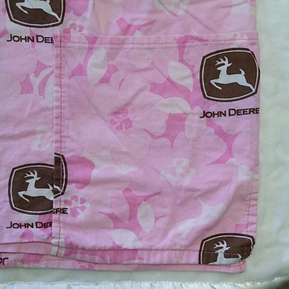 Scrub Top John Deere Size Medium - Large 🩷 - Picture 2 of 5